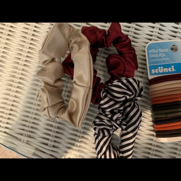 SOLD Hair accessories - Picture 9 of 9